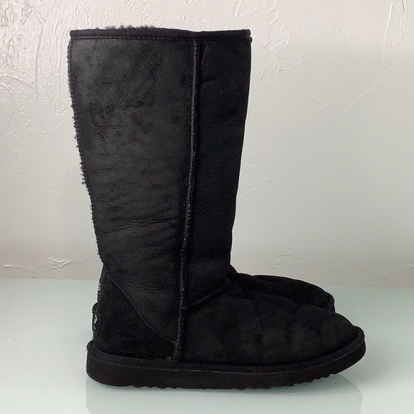 UGG Classic Tall Black leather sheepskin lined boots size 8 EUC - Picture 4 of 12
